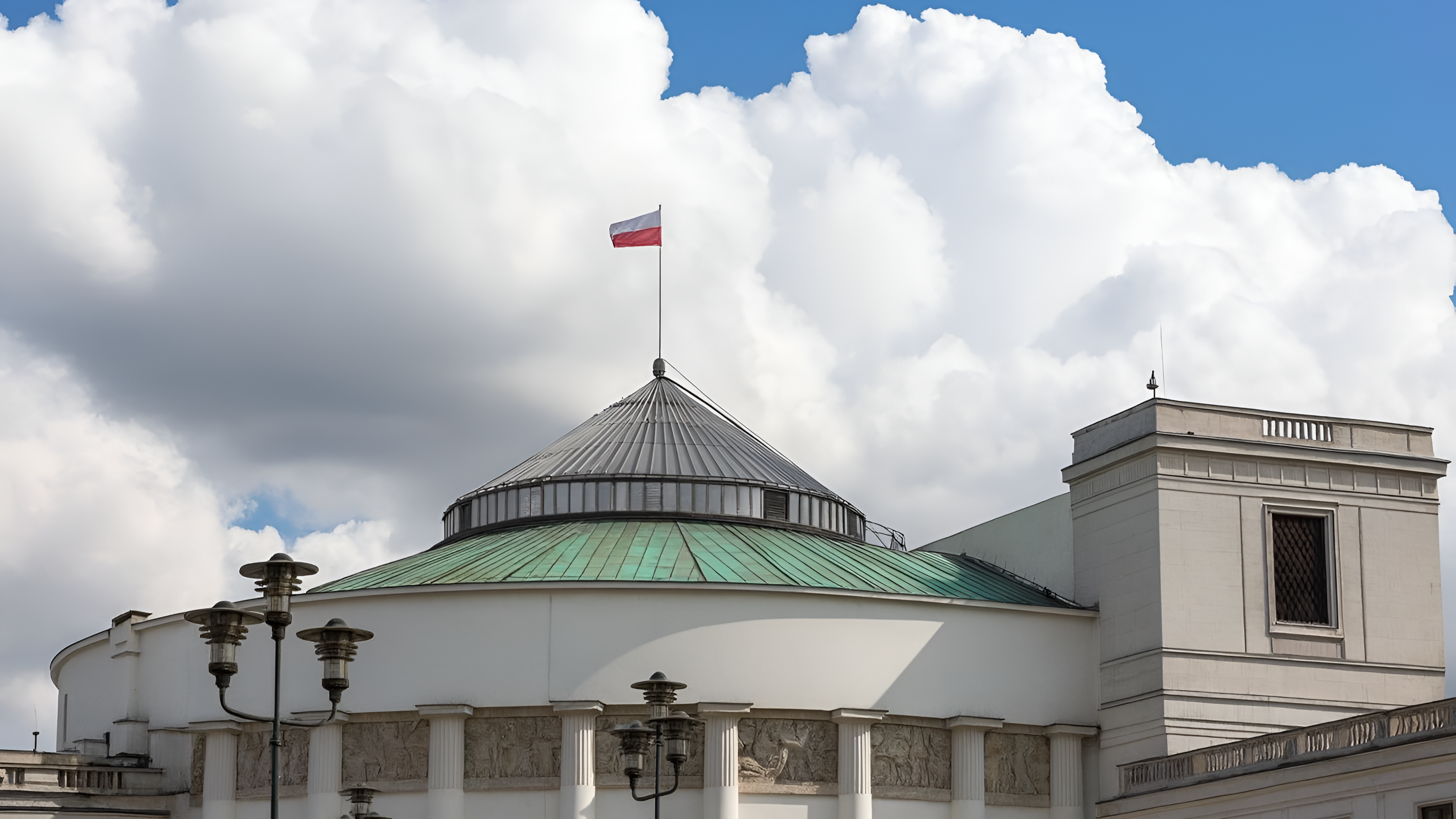 6. Wzmocnienie władzy wykonawczej i przebudowa ustrojowa w duchu nowoczesnego republikanizmu